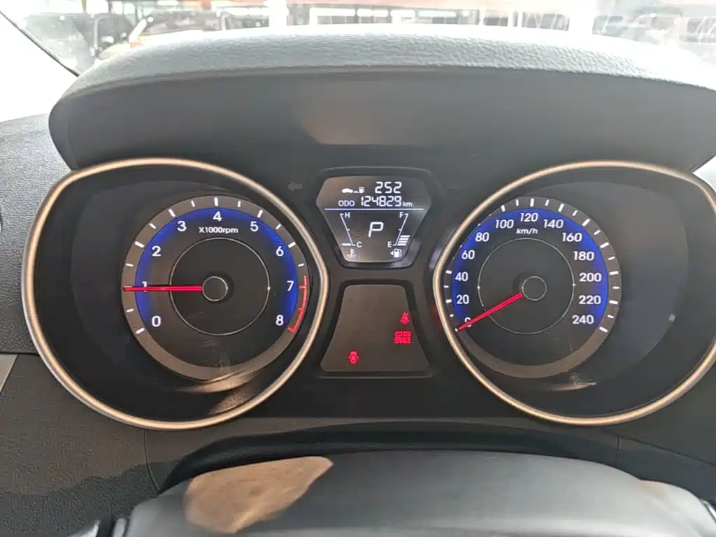 Hyundai Elantra Langdong — миниатюра 12