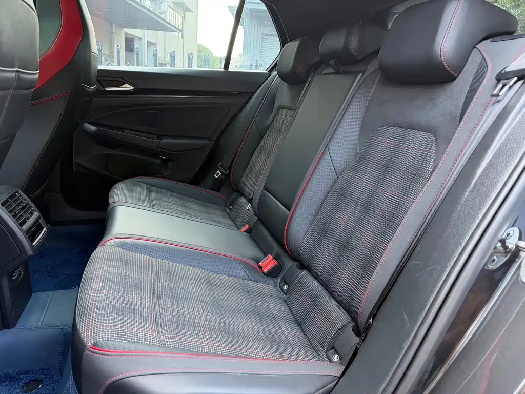 Volkswagen Golf GTI — миниатюра 11