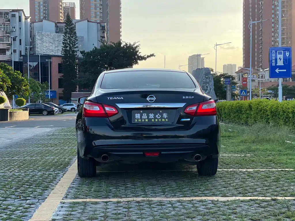 NISSAN TEANA