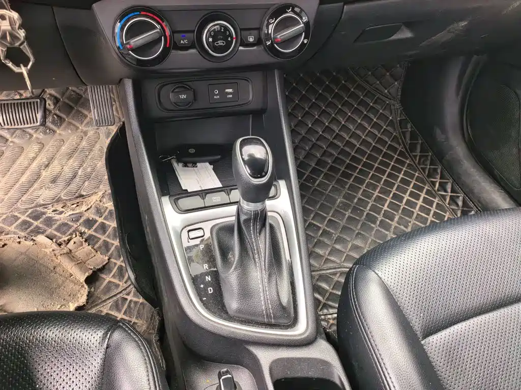 Hyundai Elantra — миниатюра 10