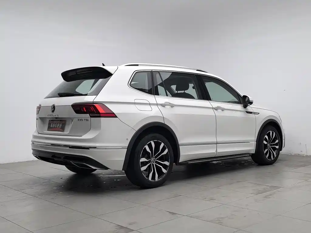 Volkswagen Tiguan L — миниатюра 2