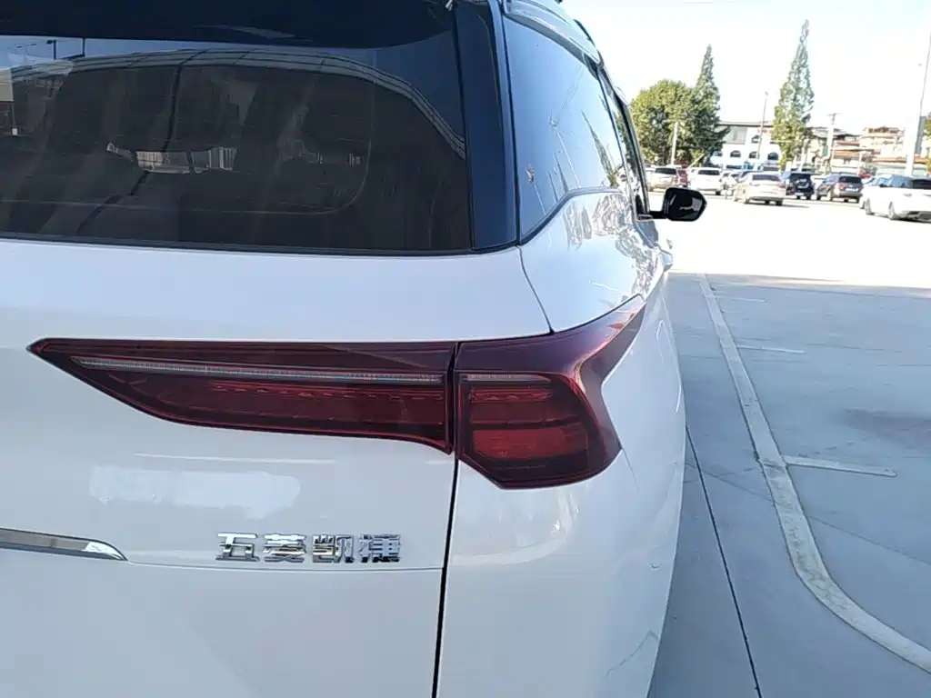 Wuling Victory — миниатюра 8