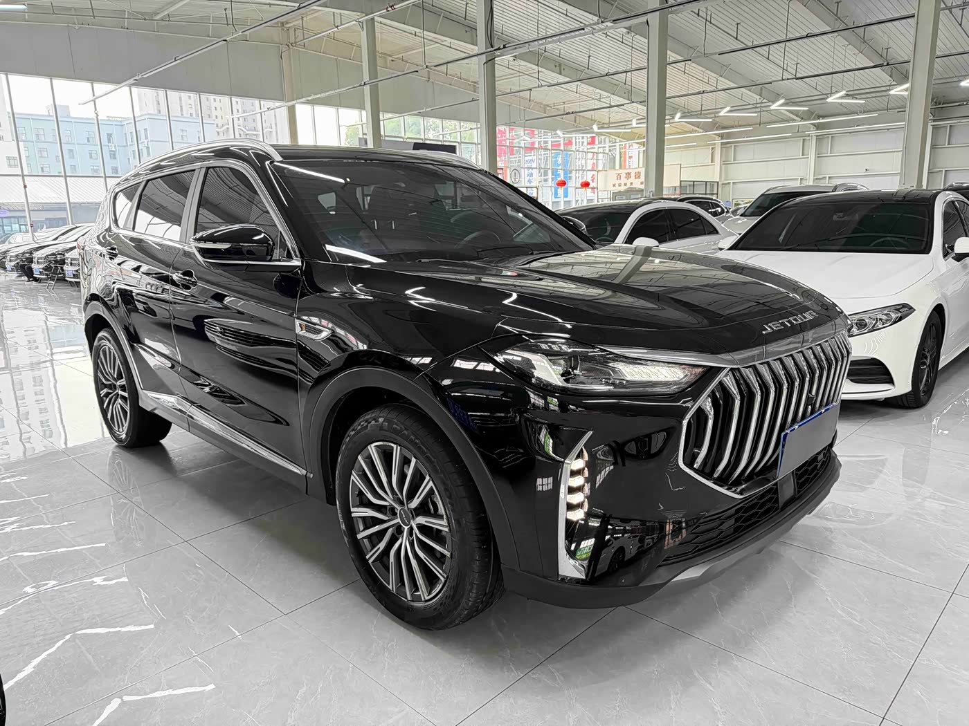 Jetour Jetour X70 PLUS 1.5 л 2023 г. Чёрный, пробег 42000 км