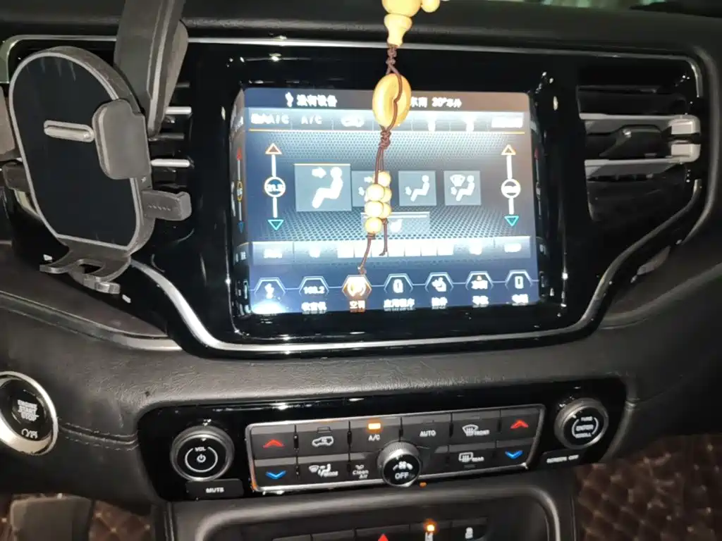 Jeep Grand Commander — миниатюра 13