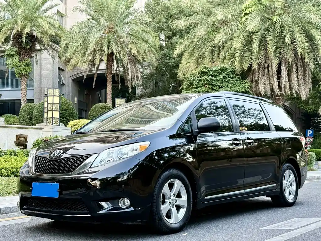 Toyota Sienna 2015