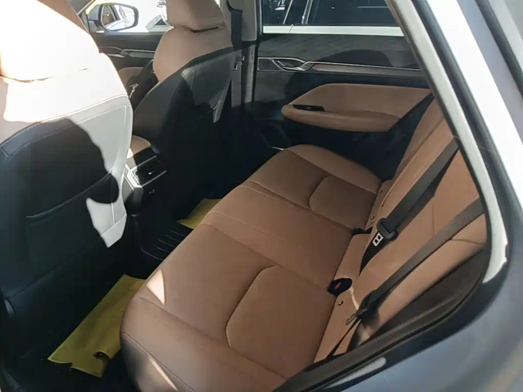 Geely L HiP — миниатюра 17