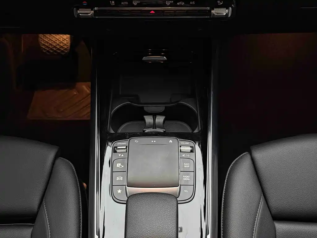 Mercedes-Benz GLA — миниатюра 13