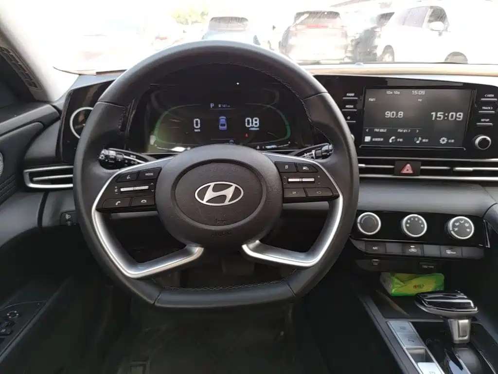 Hyundai Elantra — миниатюра 11