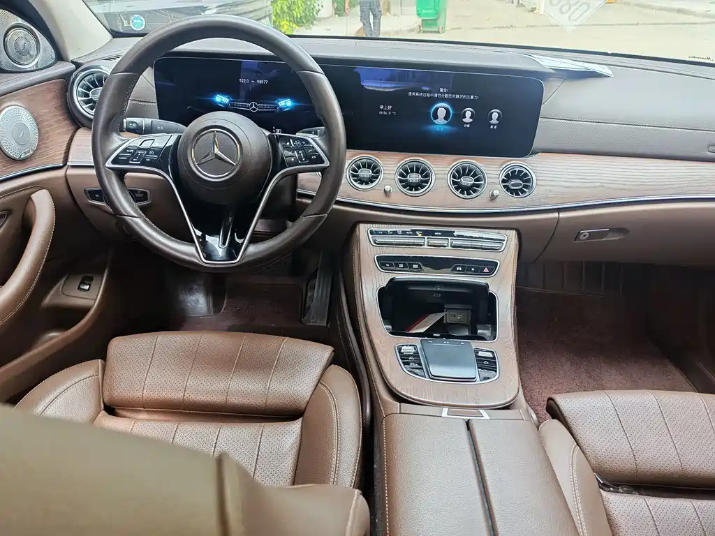 Mercedes-Benz E-Class — миниатюра 6