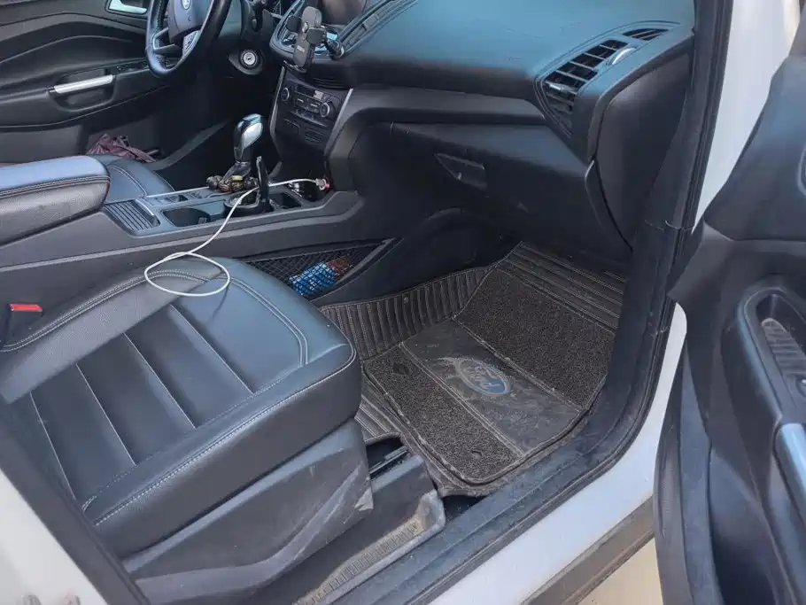 Ford Kuga — миниатюра 8
