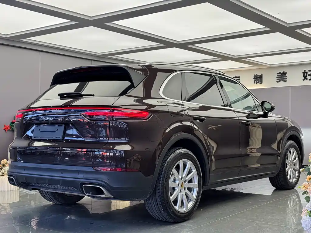 Porsche Cayenne — миниатюра 14