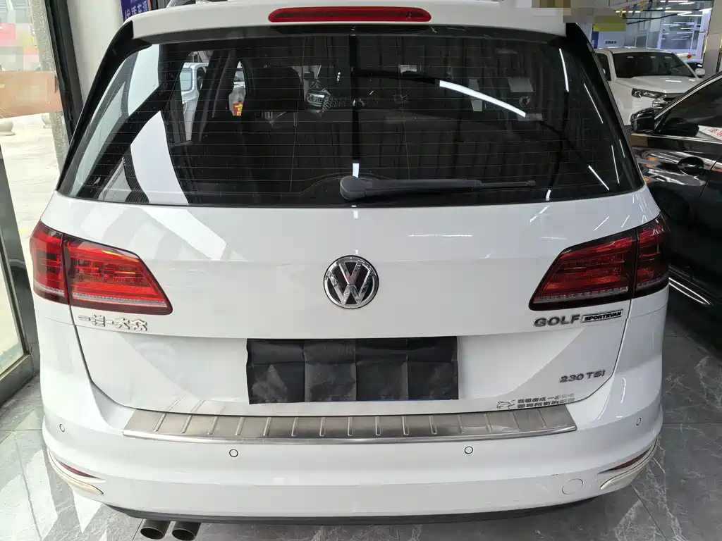 Volkswagen Golf · 2016 230TSI AT