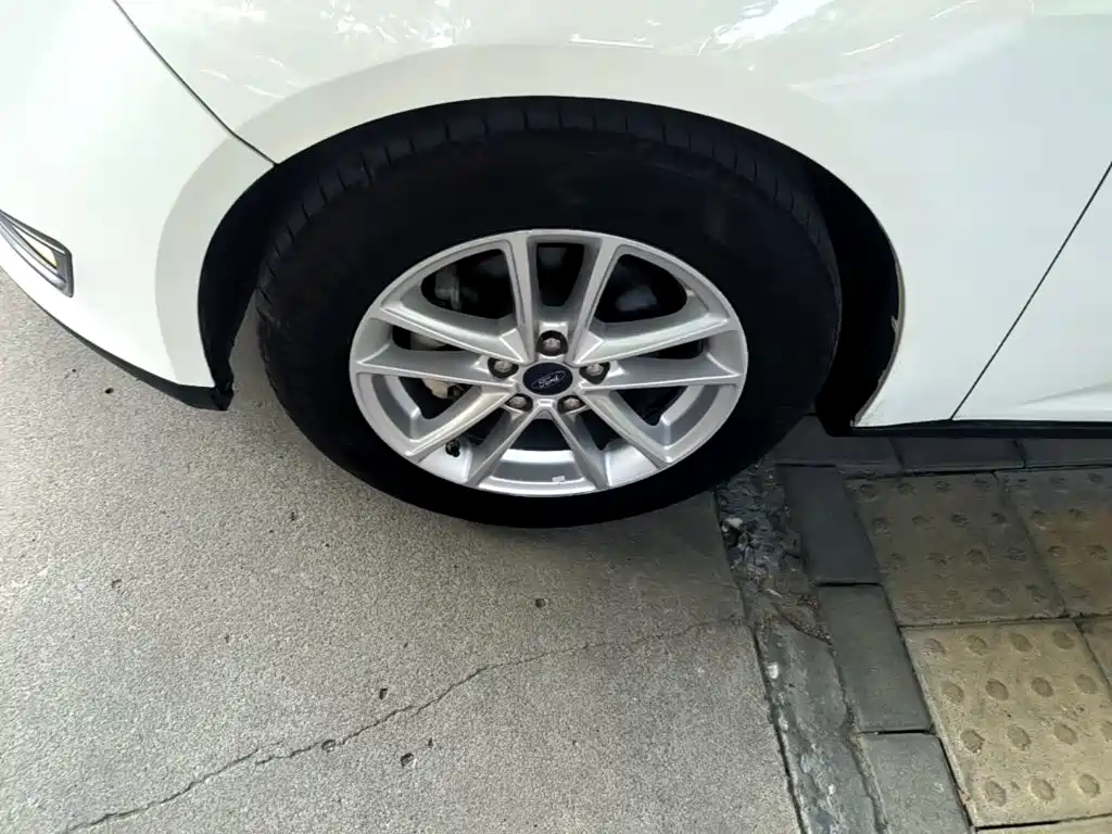 Ford Focus — миниатюра 23