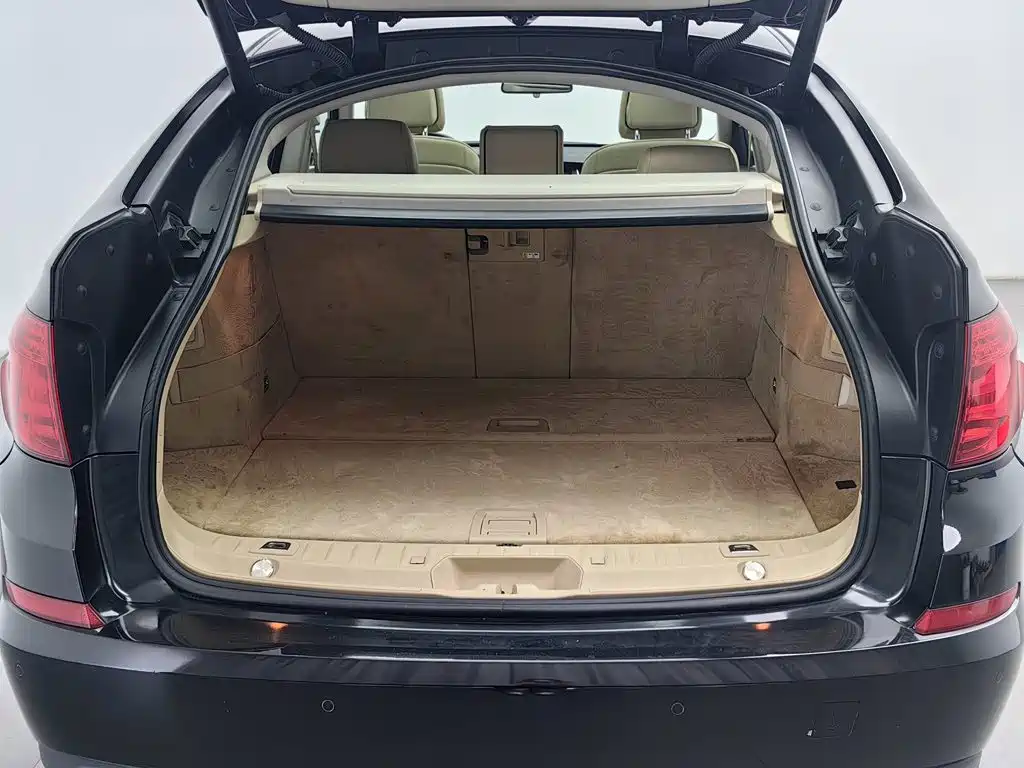 BMW 5 Series GT — миниатюра 16