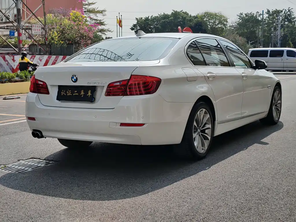 BMW 5 SERIES