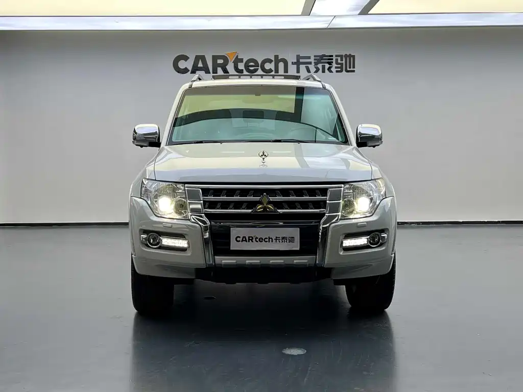 Mitsubishi Pajero (Import) — миниатюра 2