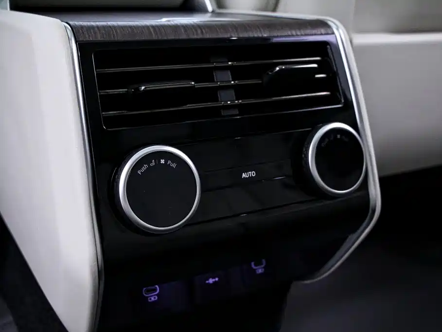 Land Rover Range Rover — миниатюра 17