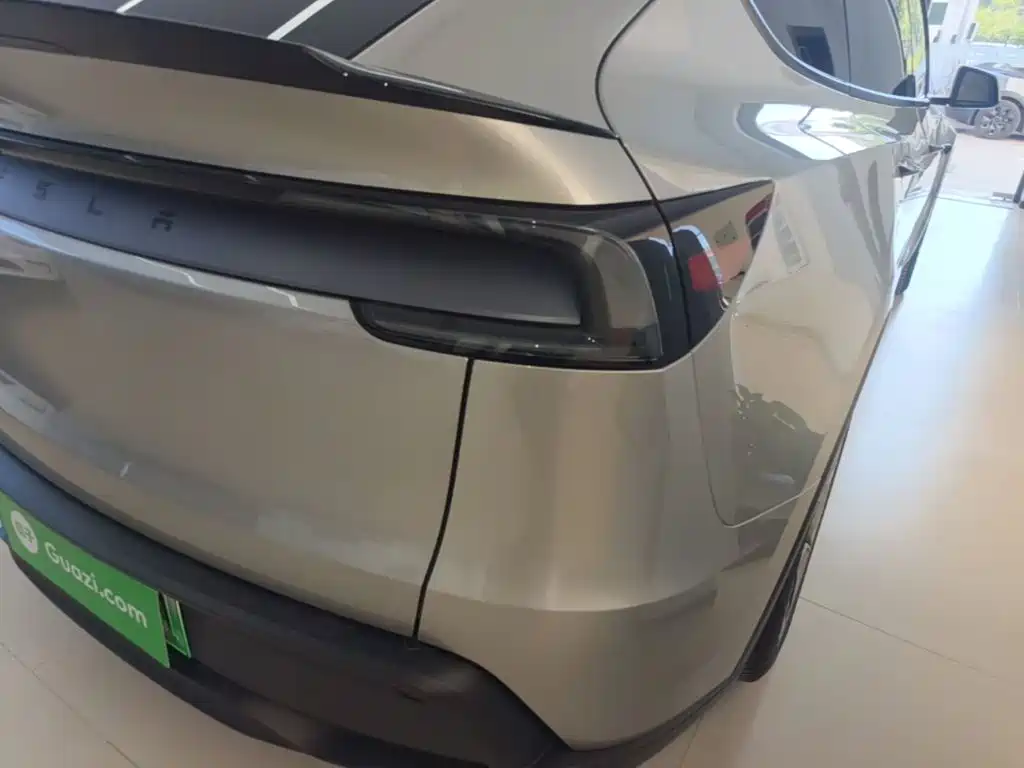 Tesla Model Y L — миниатюра 8