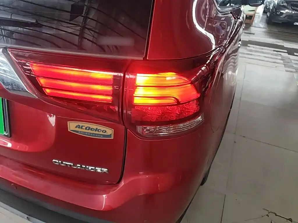 Mitsubishi Outlander — миниатюра 8