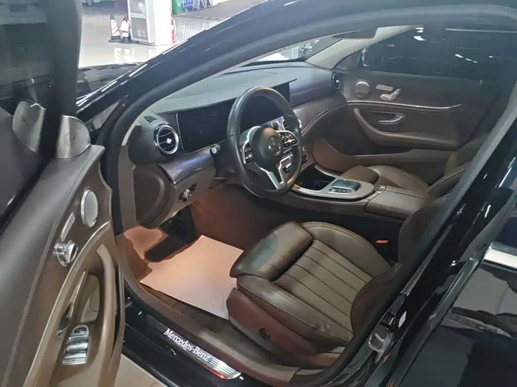 Mercedes-Benz E-Class — миниатюра 16