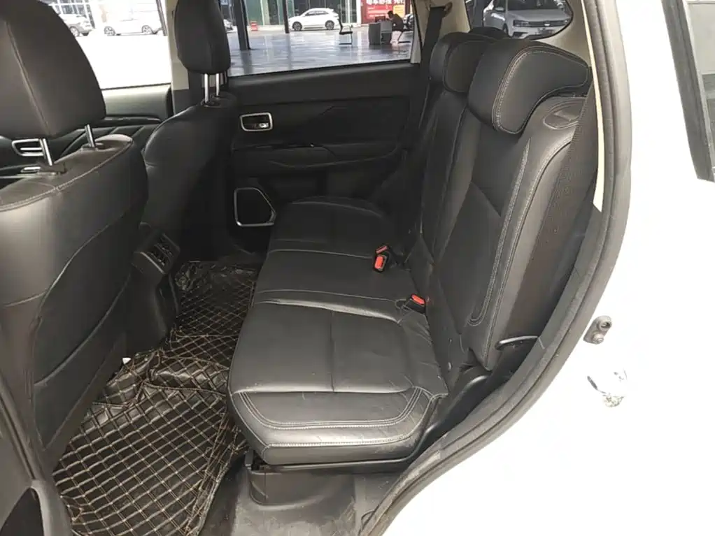 Mitsubishi Outlander — миниатюра 17