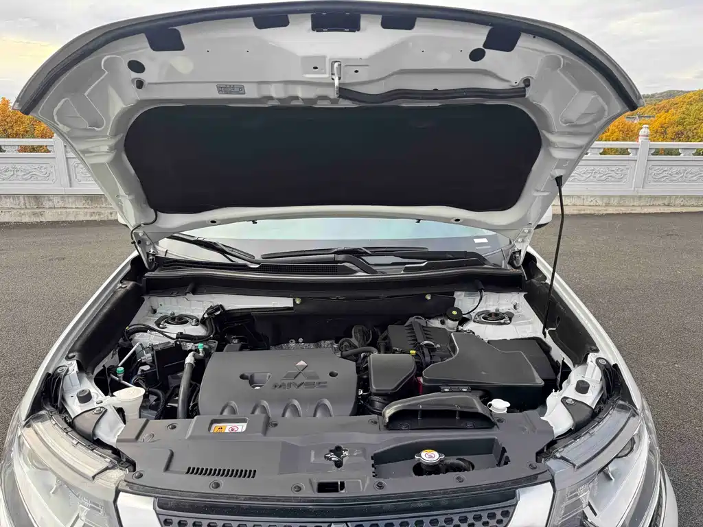 Mitsubishi Outlander — миниатюра 17