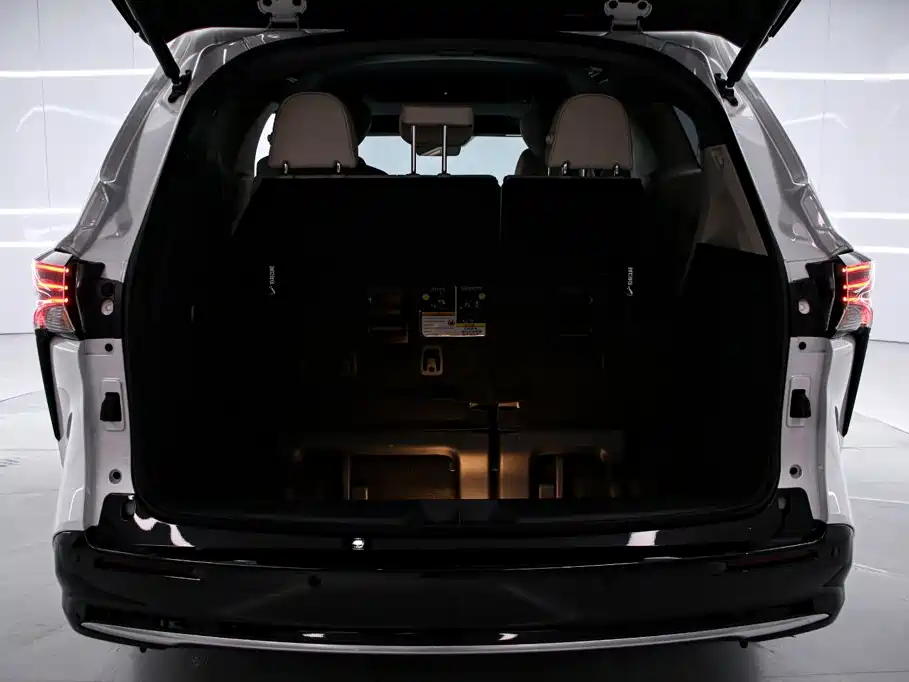 Toyota Sienna — миниатюра 16