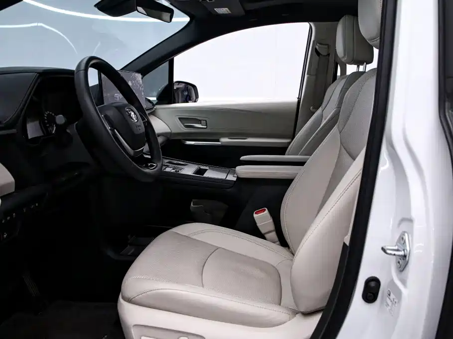 Toyota Sienna — миниатюра 13