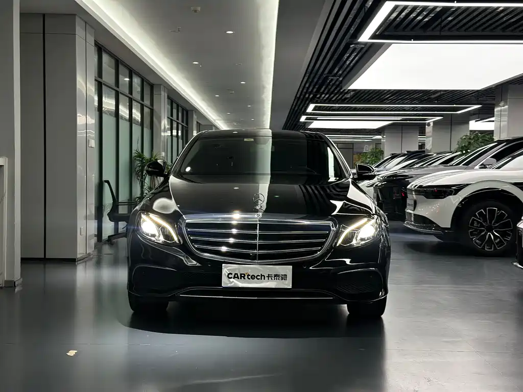 Mercedes-Benz E-Class — миниатюра 2