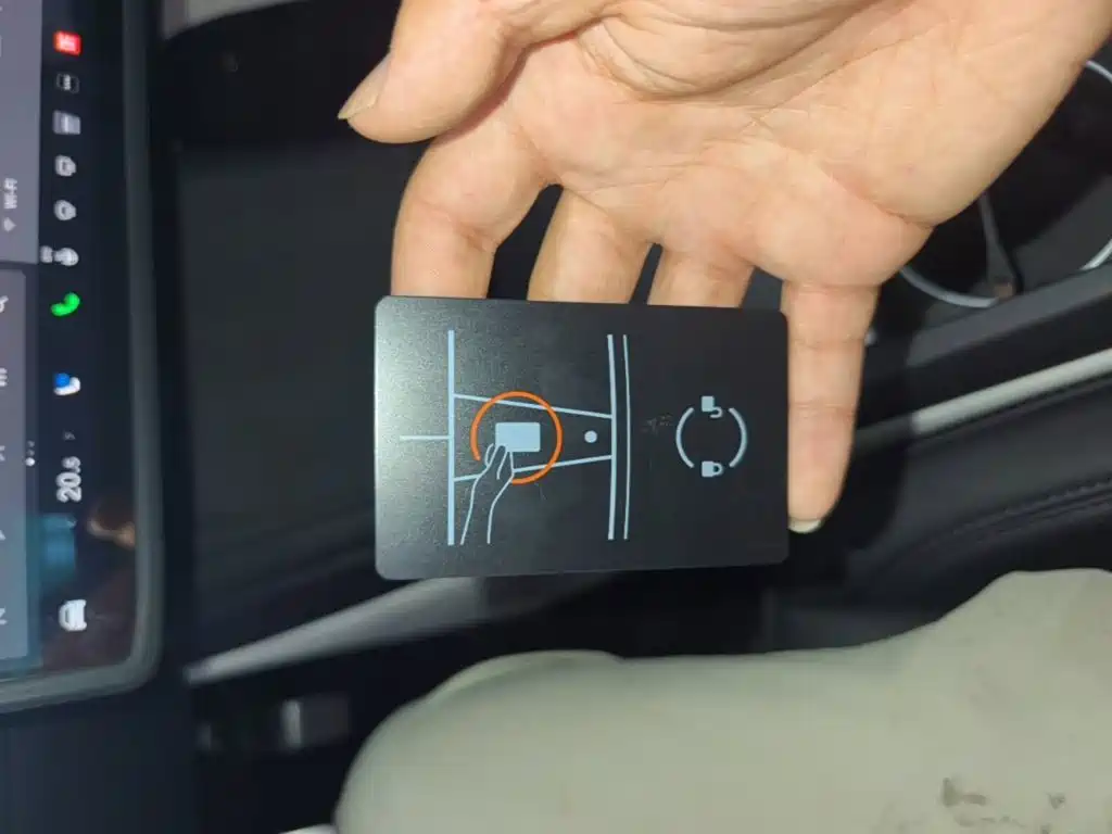 Tesla Model 3 — миниатюра 9