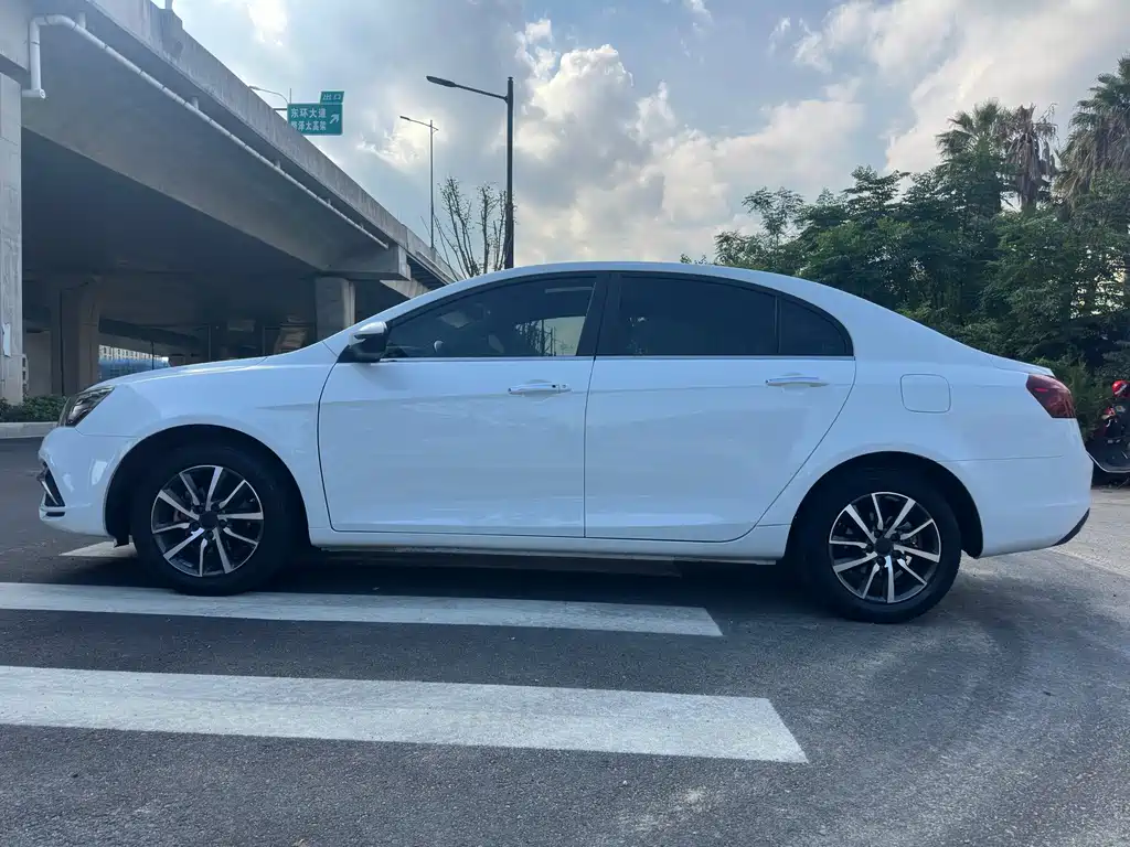 Geely Emgrand — миниатюра 8