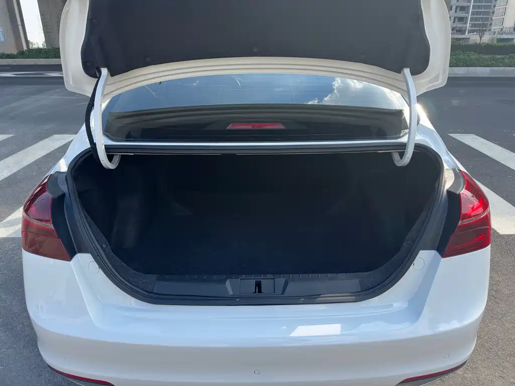 Geely Emgrand — миниатюра 9