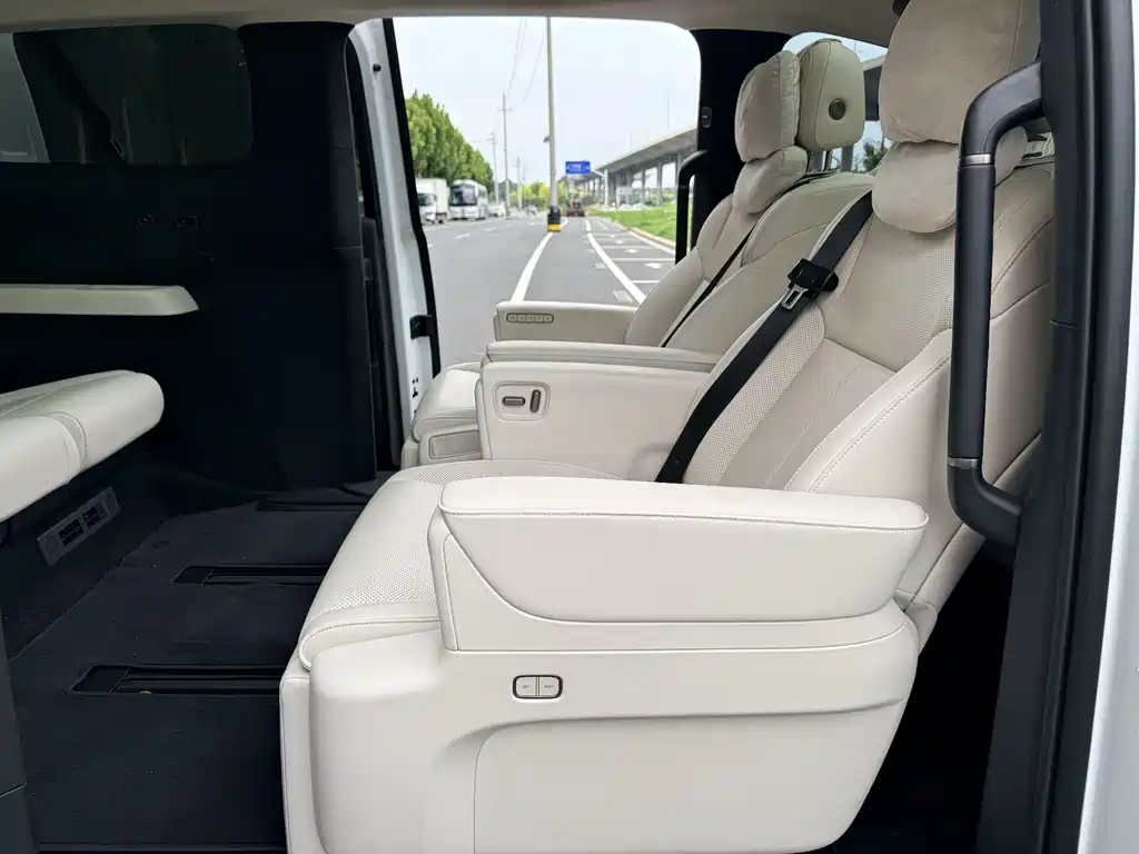 Li Auto Li MEGA — миниатюра 15