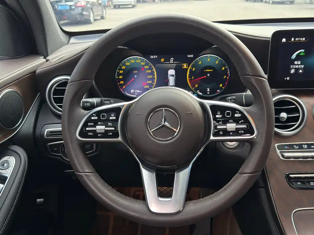 MERCEDES-BENZ GLC