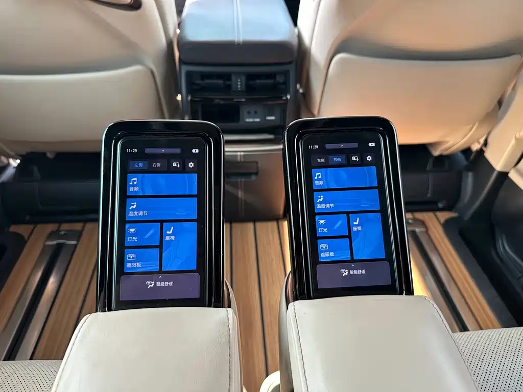Toyota Alphard — миниатюра 8
