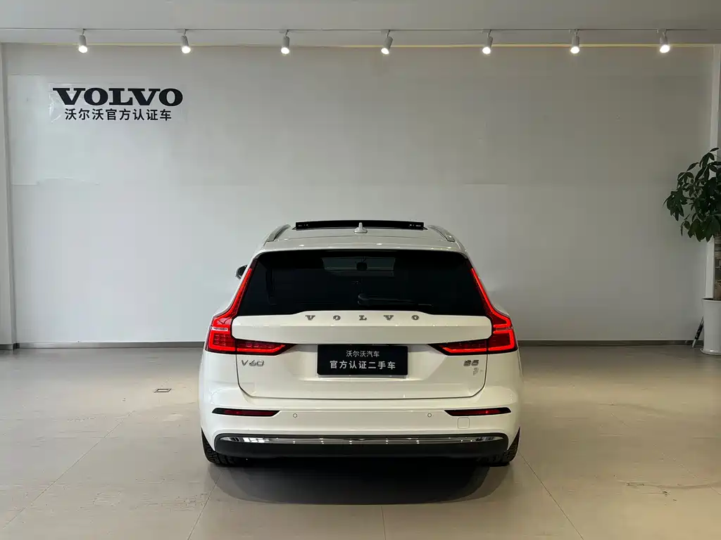 Volvo V60 2023 B5 Luxury