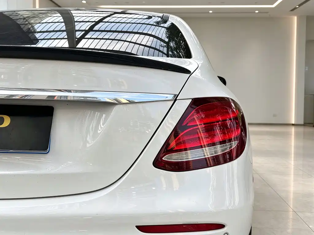 Mercedes-Benz E-Class — миниатюра 20