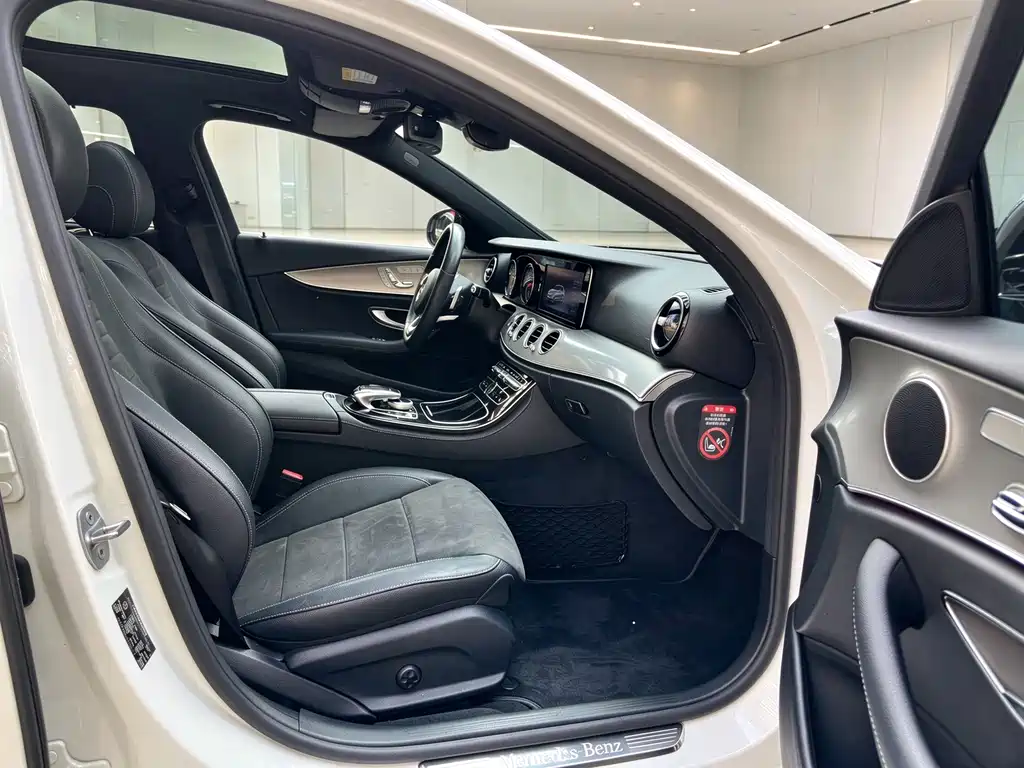 Mercedes-Benz E-Class — миниатюра 11