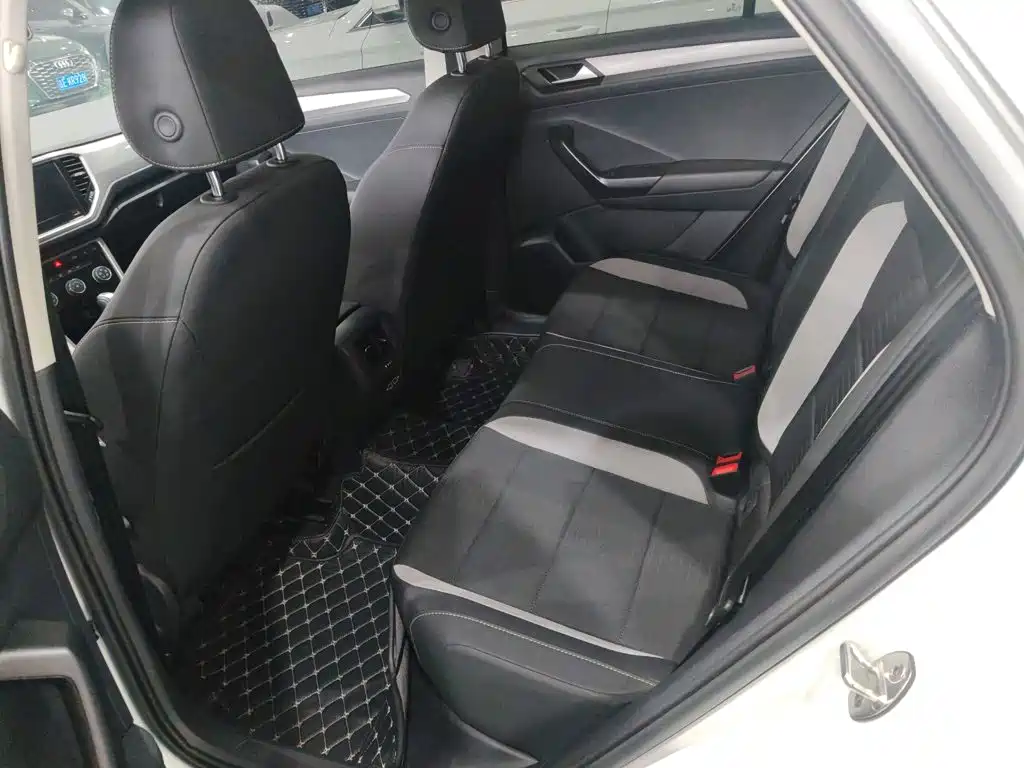 Volkswagen T-Roc — миниатюра 15