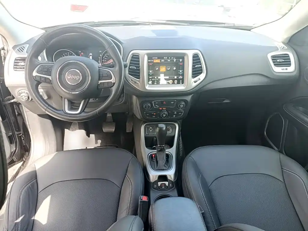 Jeep Compass — миниатюра 10