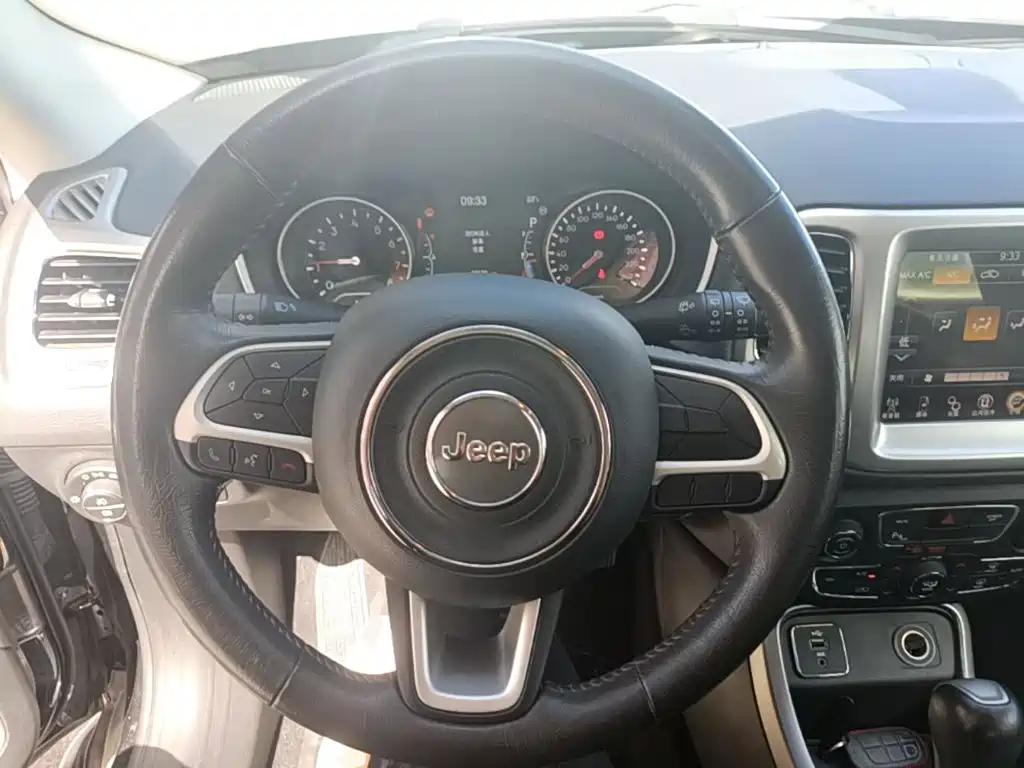 Jeep Compass — миниатюра 11