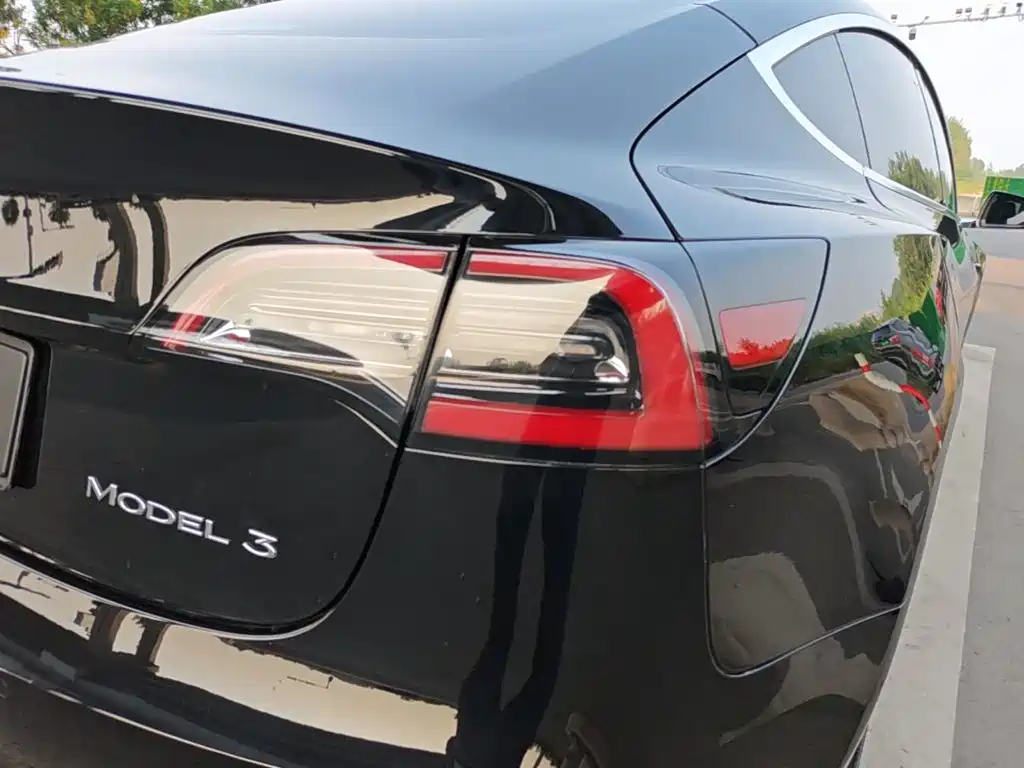 Tesla Model 3 — миниатюра 8