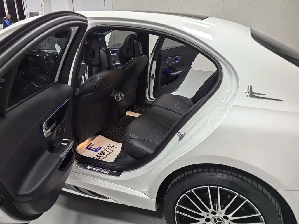Mercedes-Benz C-Class — миниатюра 12