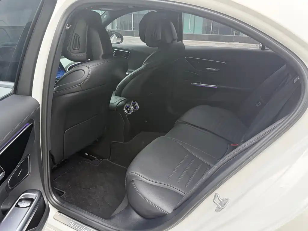 Mercedes-Benz C-Class — миниатюра 6
