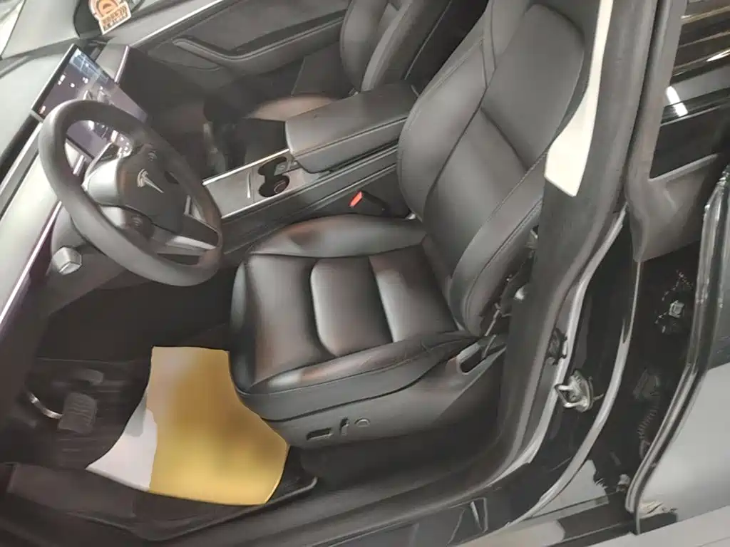 Tesla Model Y — миниатюра 15