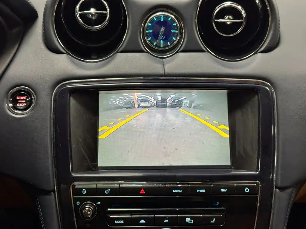 Jaguar XJ — миниатюра 39