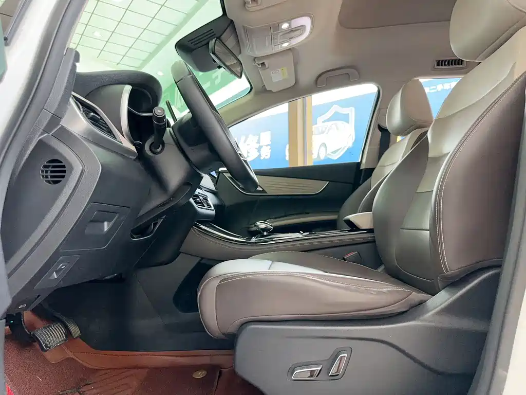 BYD MAX New Energy — миниатюра 7
