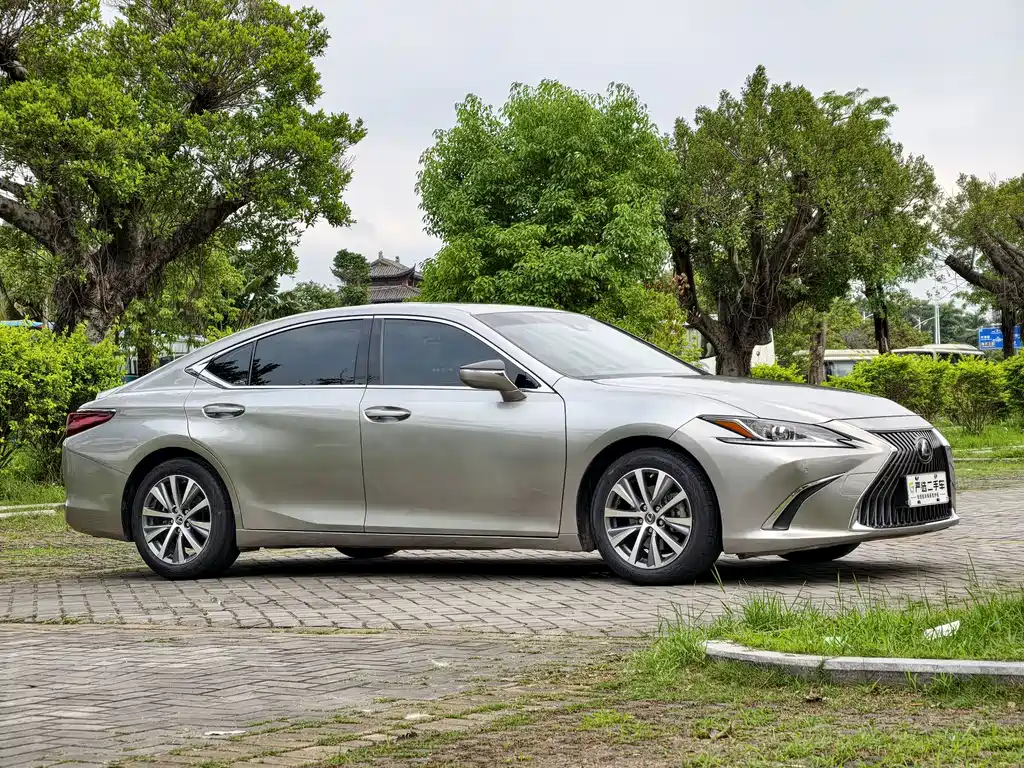 Lexus ES — миниатюра 3