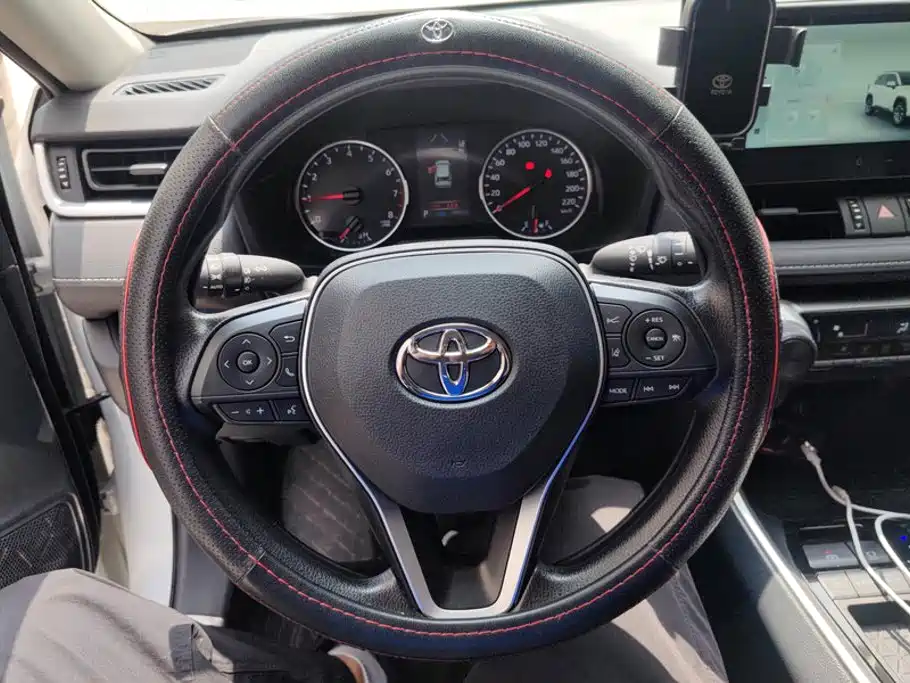 Toyota RAV4 — миниатюра 15