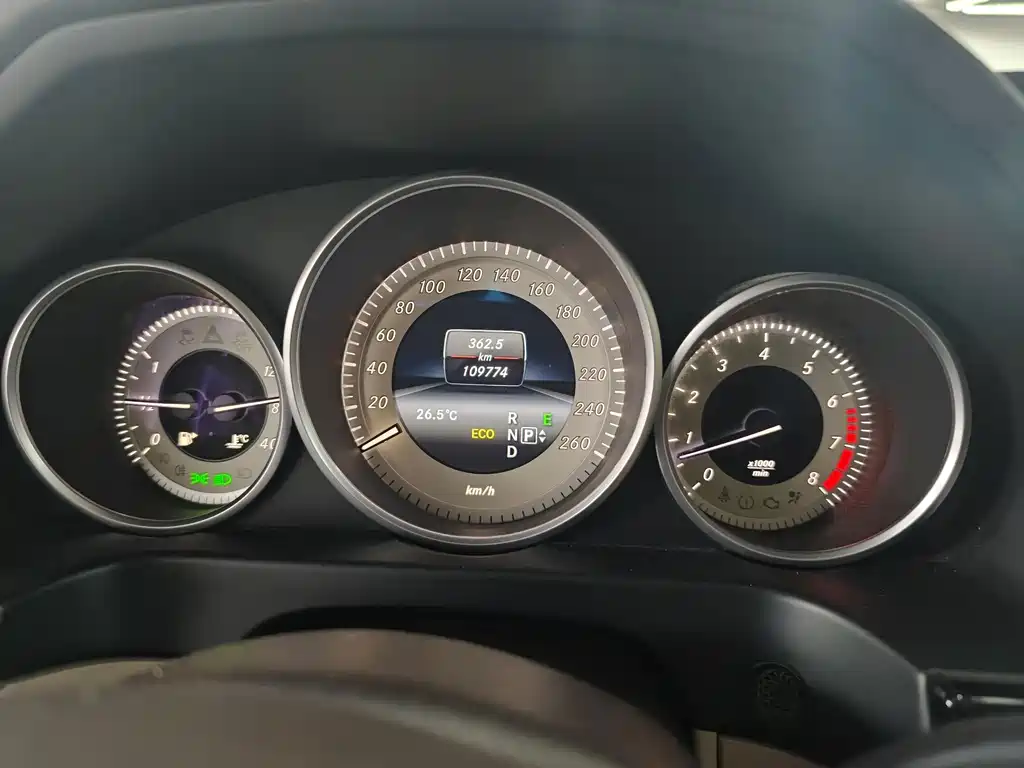 Mercedes-Benz E-Class — миниатюра 9